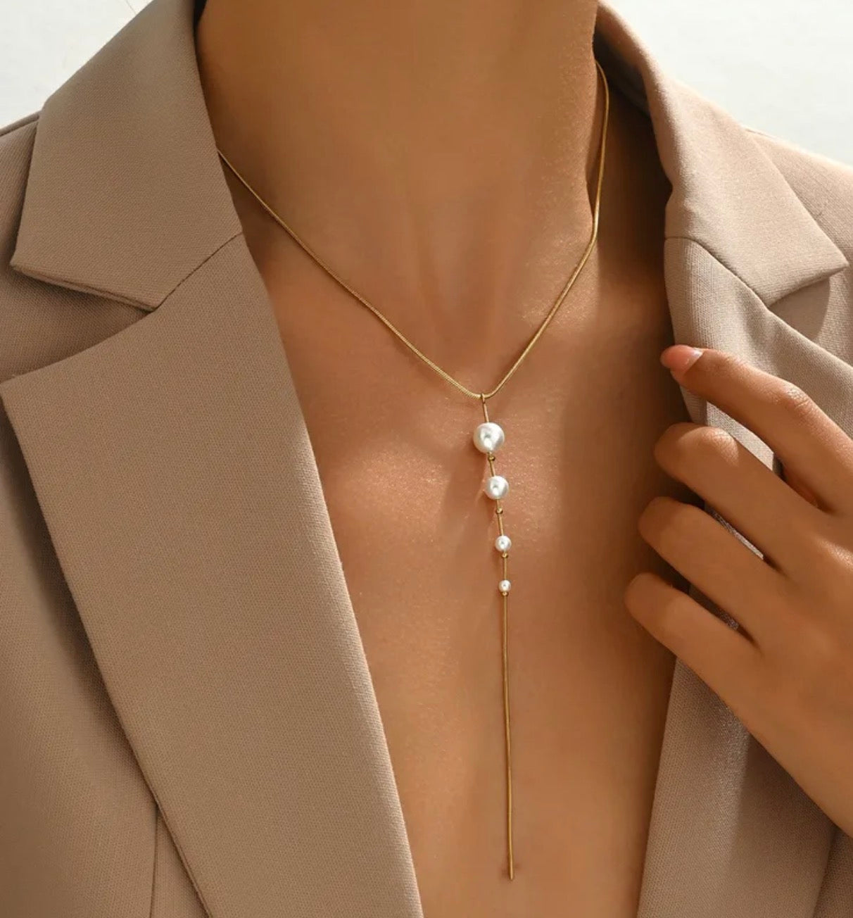 The Pearl Descent Lariat